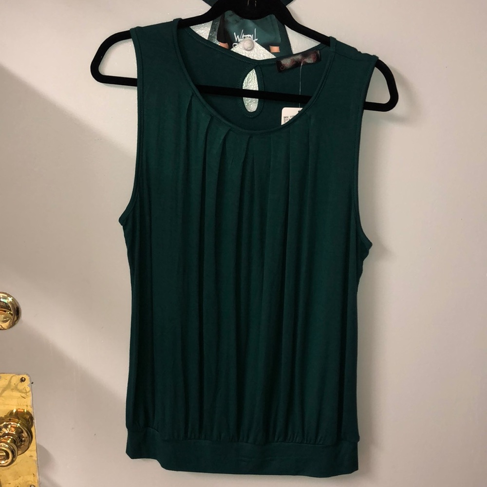 (SOLD) Shiela Rose sleeveless Top NWT